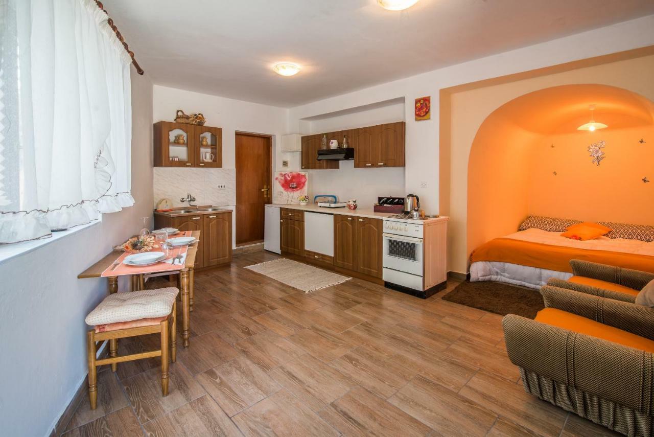 Apartmani Marija Malinska Buitenkant foto