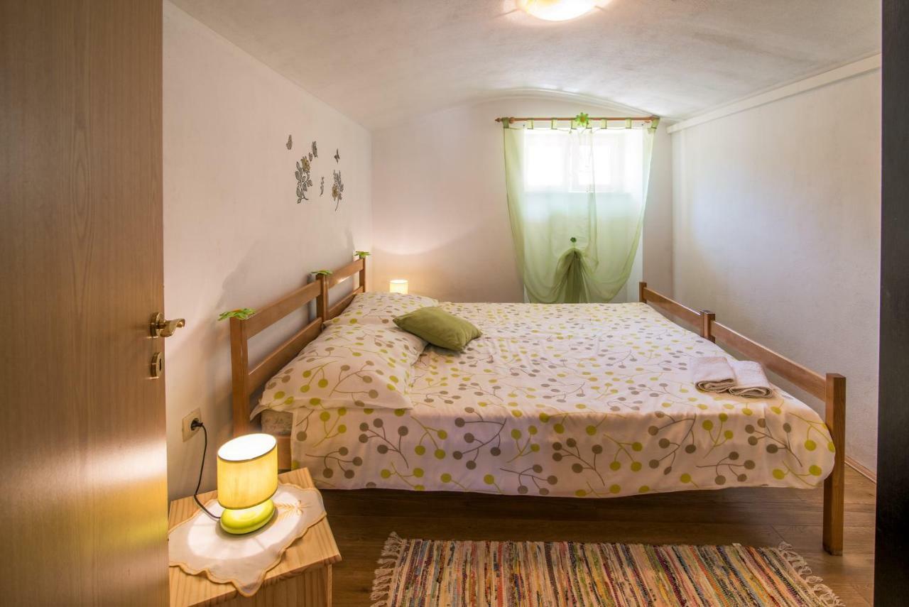 Apartmani Marija Malinska Buitenkant foto