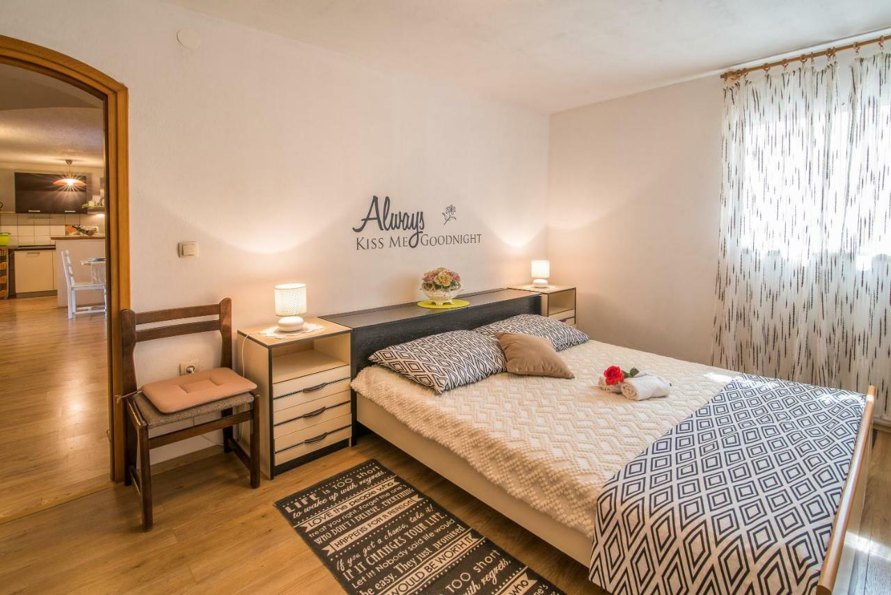 Apartmani Marija Malinska Buitenkant foto