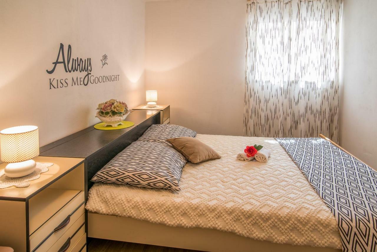 Apartmani Marija Malinska Buitenkant foto