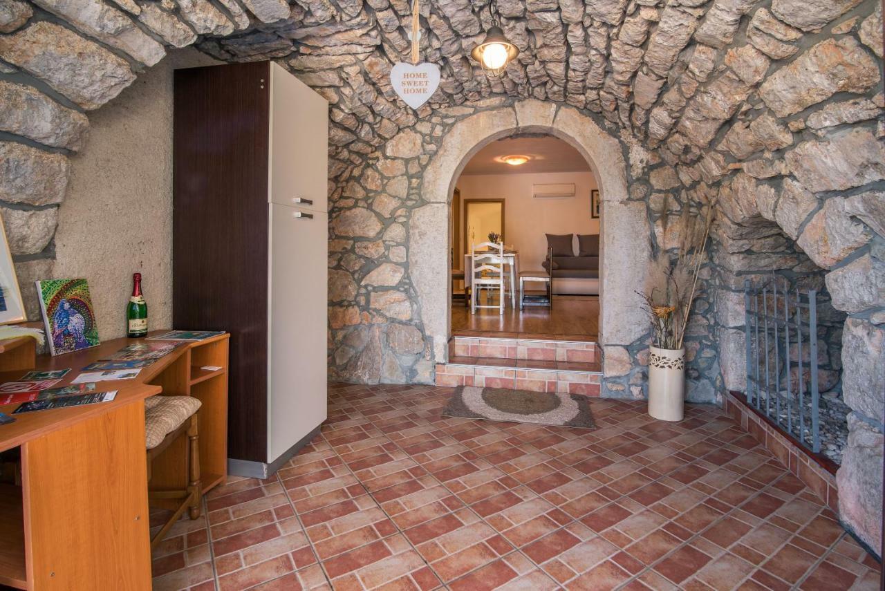 Apartmani Marija Malinska Buitenkant foto