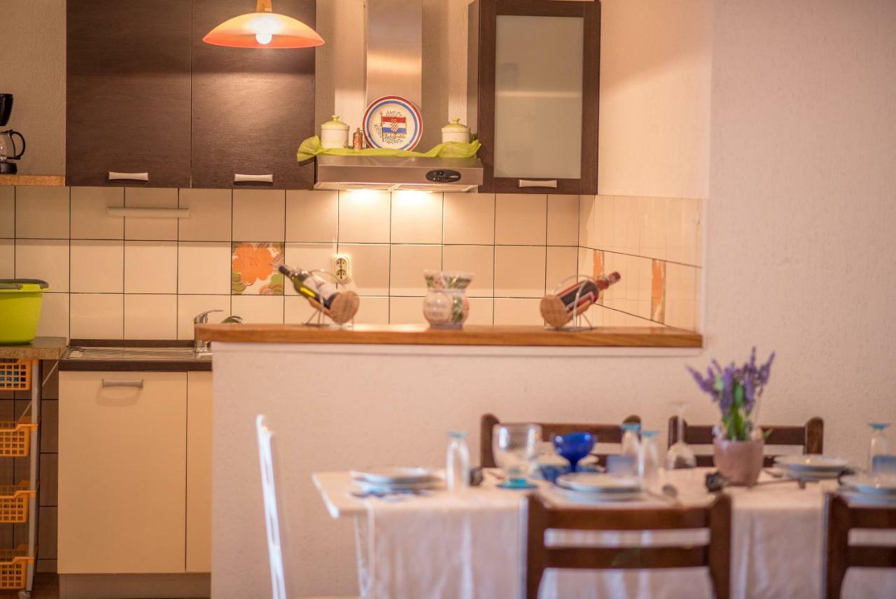 Apartmani Marija Malinska Buitenkant foto