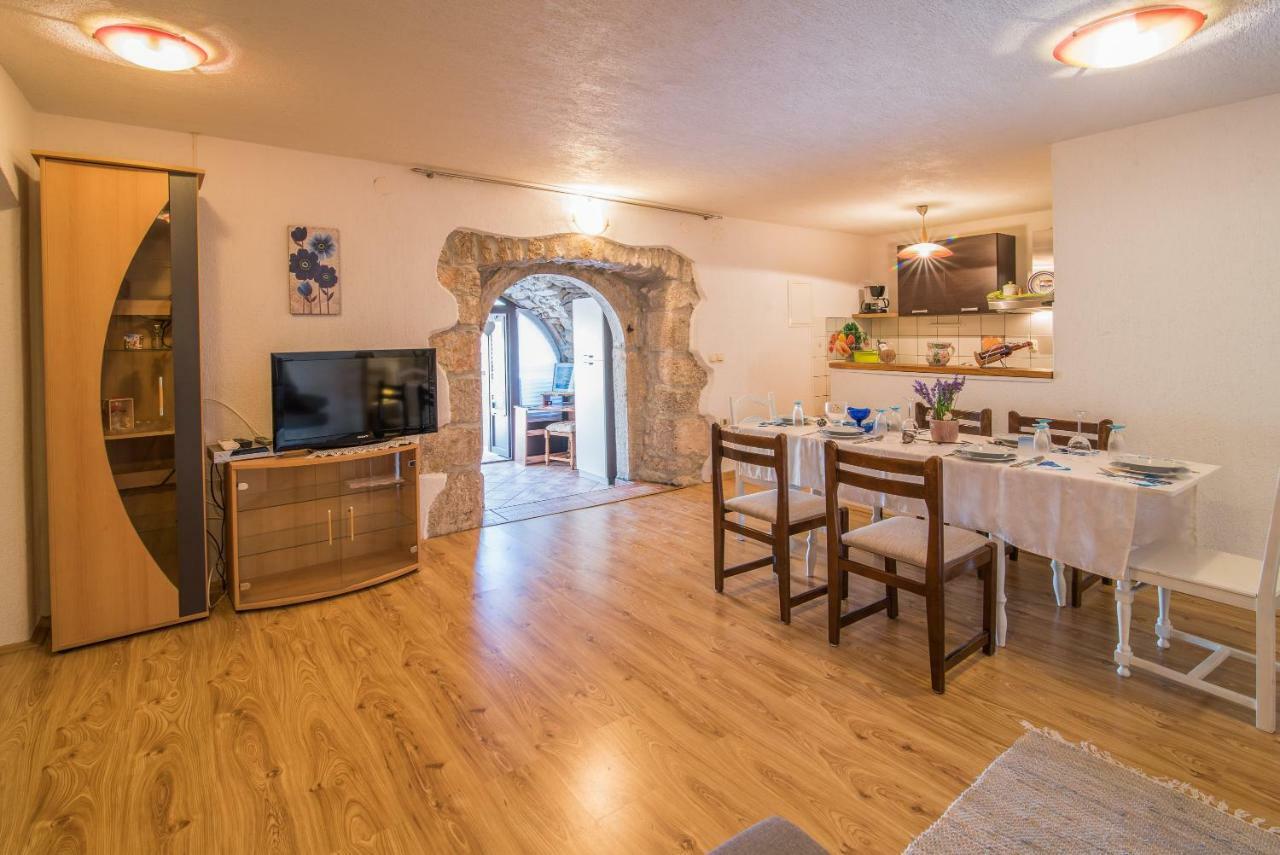 Apartmani Marija Malinska Buitenkant foto