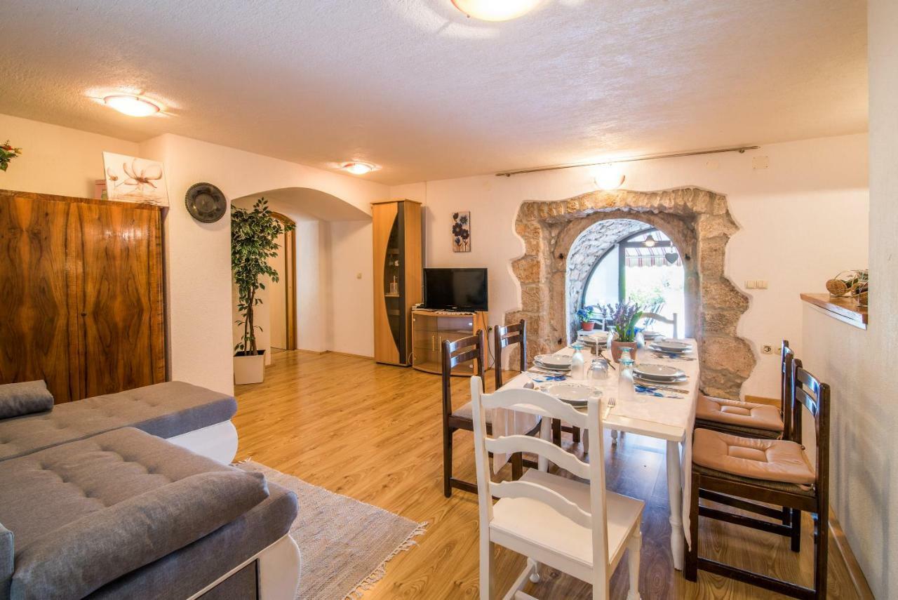 Apartmani Marija Malinska Buitenkant foto